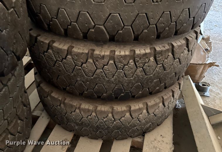 image for item DY8362 (6) 245/70R19.5 wheels and tires