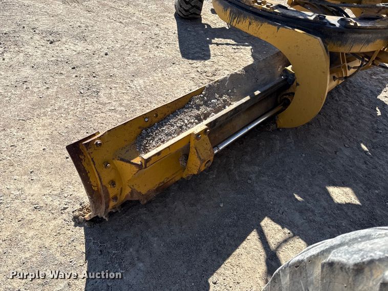 image for item DY8364 2010 Caterpillar 12M motor grader