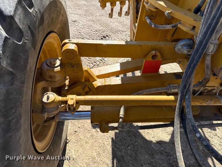 image for item DY8364 2010 Caterpillar 12M motor grader