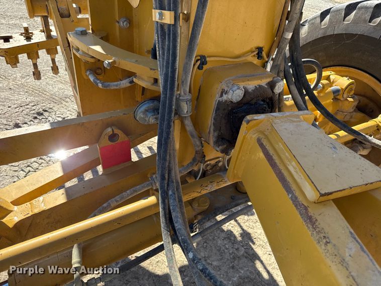 image for item DY8364 2010 Caterpillar 12M motor grader