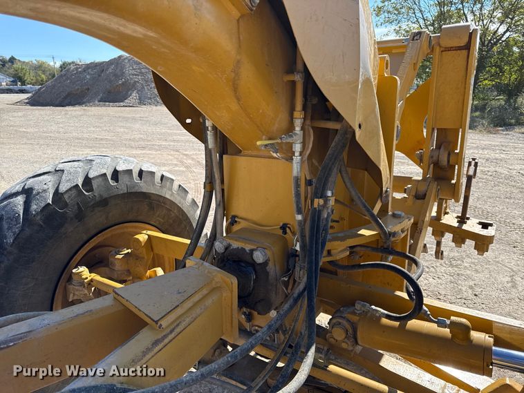 image for item DY8364 2010 Caterpillar 12M motor grader