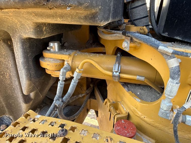 image for item DY8364 2010 Caterpillar 12M motor grader