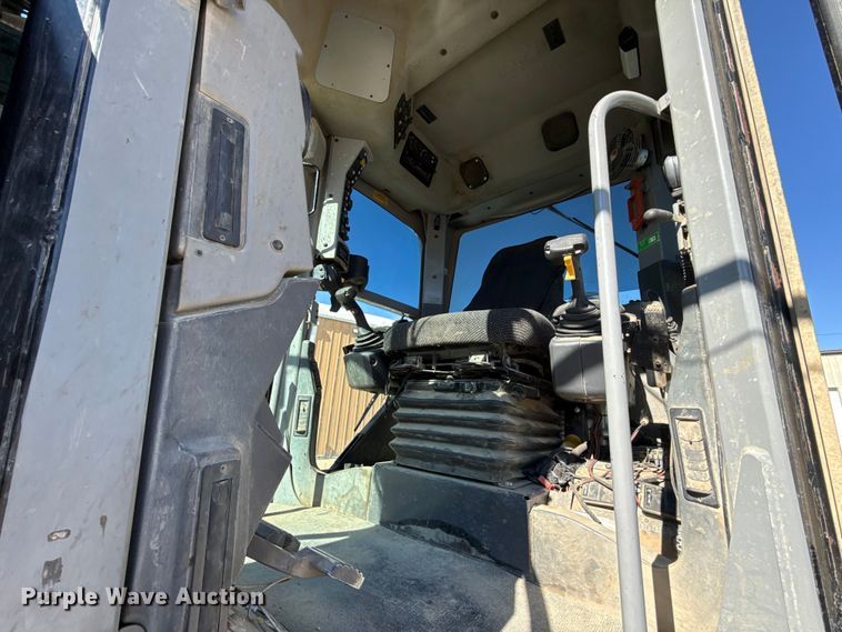 image for item DY8364 2010 Caterpillar 12M motor grader