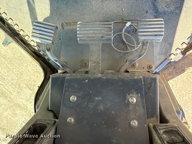 image for item DY8364 2010 Caterpillar 12M motor grader