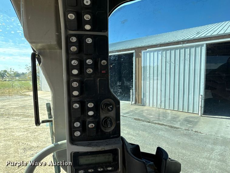 image for item DY8364 2010 Caterpillar 12M motor grader