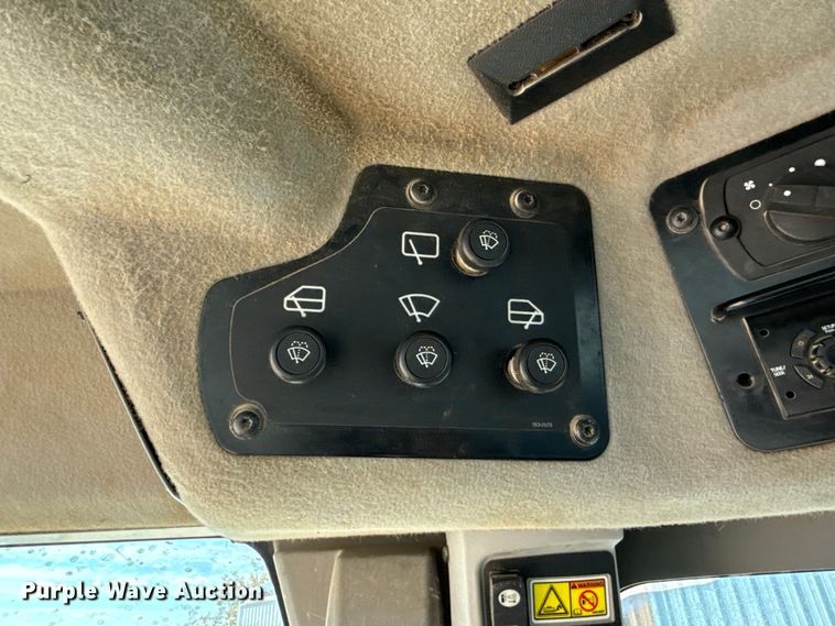 image for item DY8364 2010 Caterpillar 12M motor grader