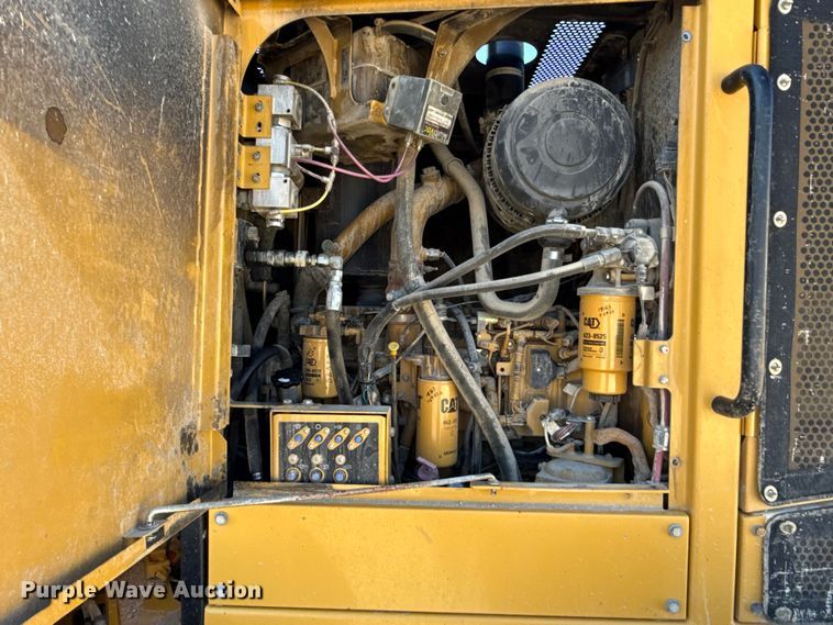 image for item DY8364 2010 Caterpillar 12M motor grader