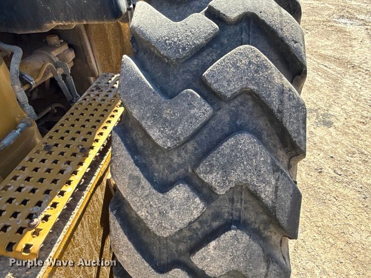 image for item DY8364 2010 Caterpillar 12M motor grader