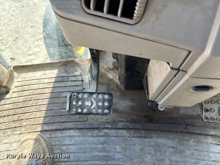 image for item DY8366 2011 John Deere 6330 tractor