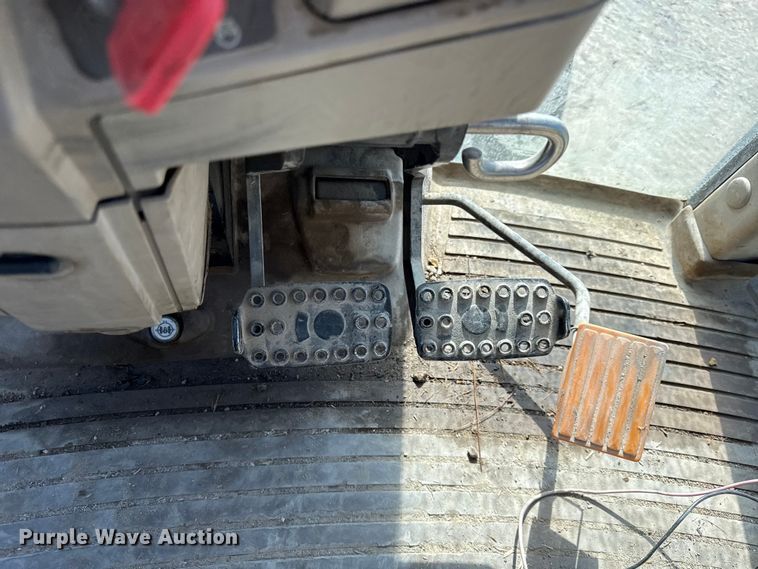 image for item DY8366 2011 John Deere 6330 tractor