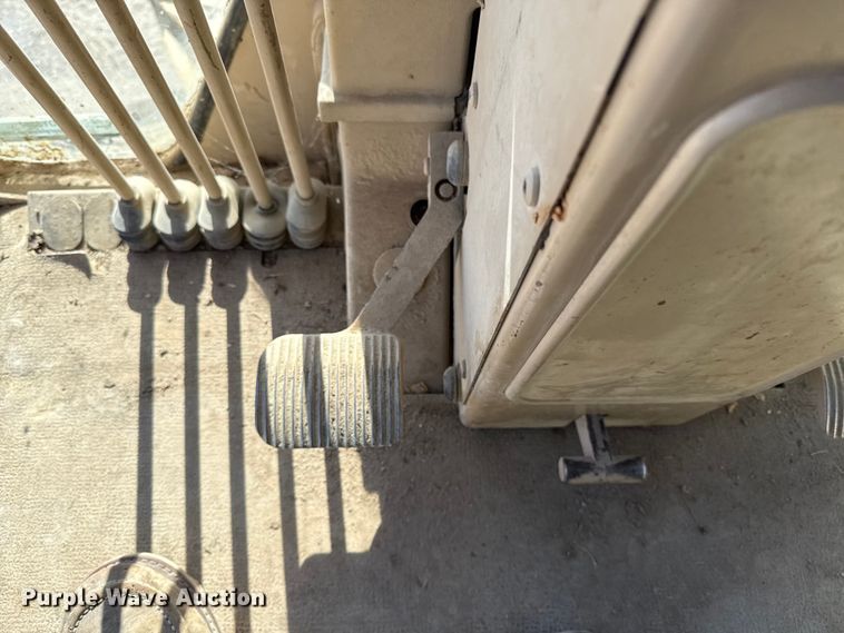 image for item DY8367 2007 Caterpillar 140H motor grader