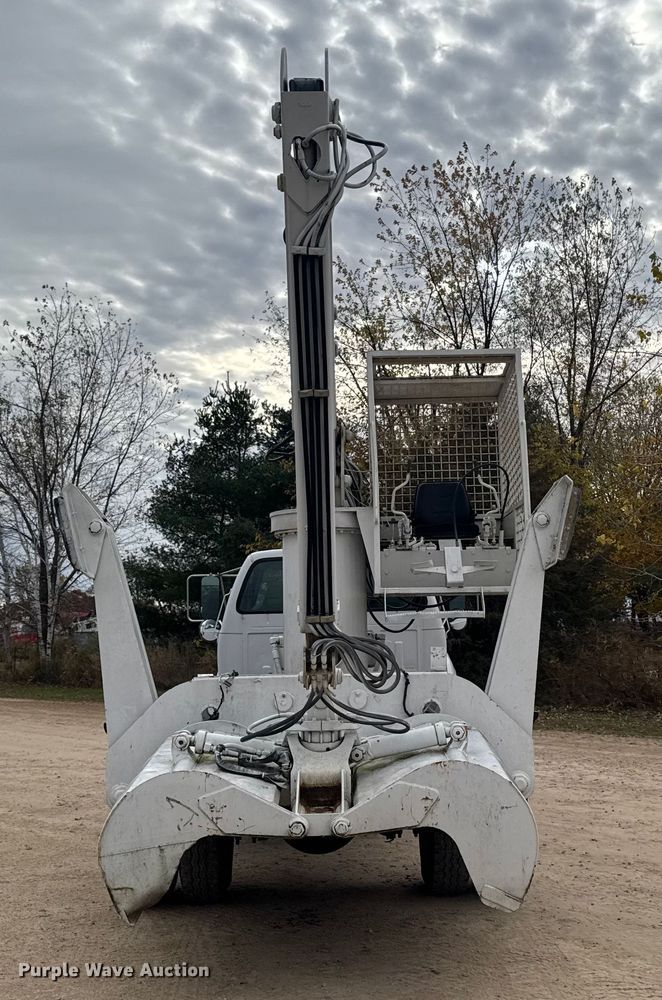 image for item EA2008 2004 Ford F750 crane truck