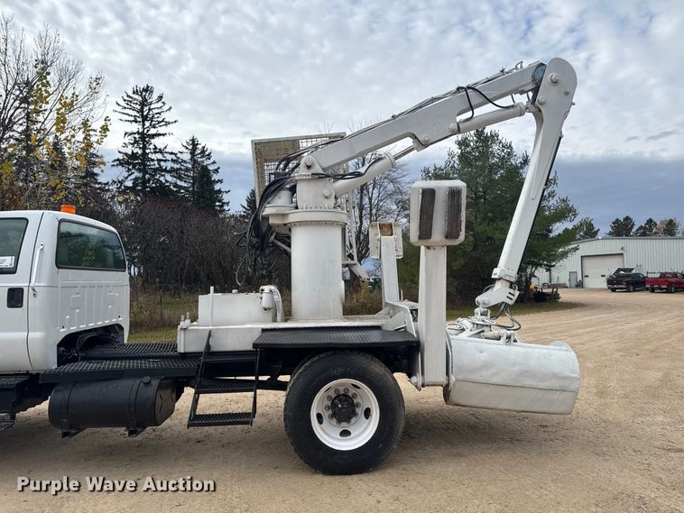 image for item EA2008 2004 Ford F750 crane truck