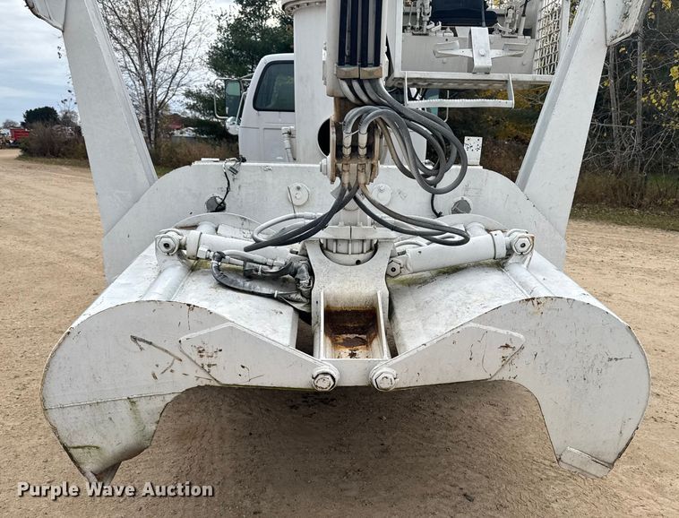 image for item EA2008 2004 Ford F750 crane truck