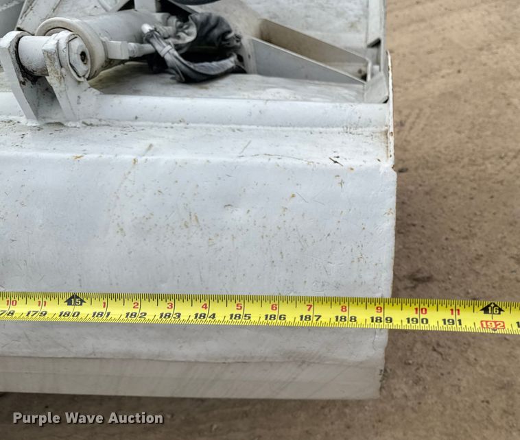 image for item EA2008 2004 Ford F750 crane truck