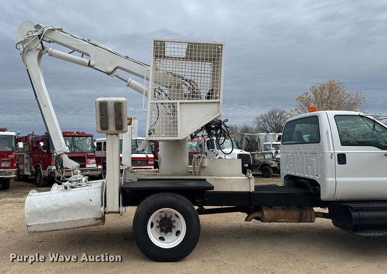 image for item EA2008 2004 Ford F750 crane truck