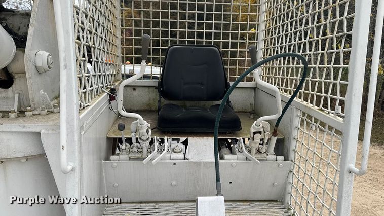 image for item EA2008 2004 Ford F750 crane truck