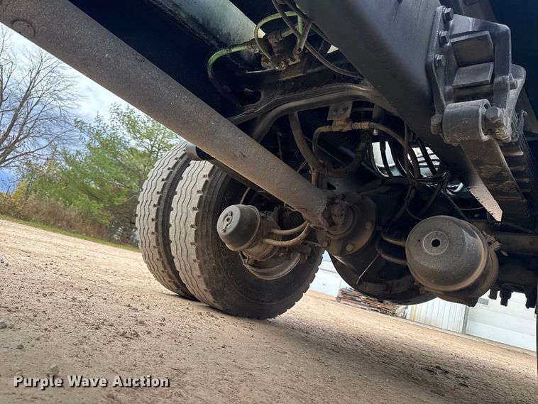 image for item EA2008 2004 Ford F750 crane truck