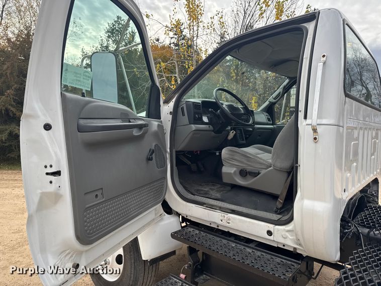 image for item EA2008 2004 Ford F750 crane truck