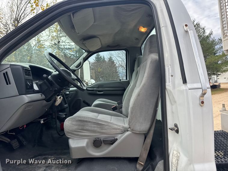 image for item EA2008 2004 Ford F750 crane truck