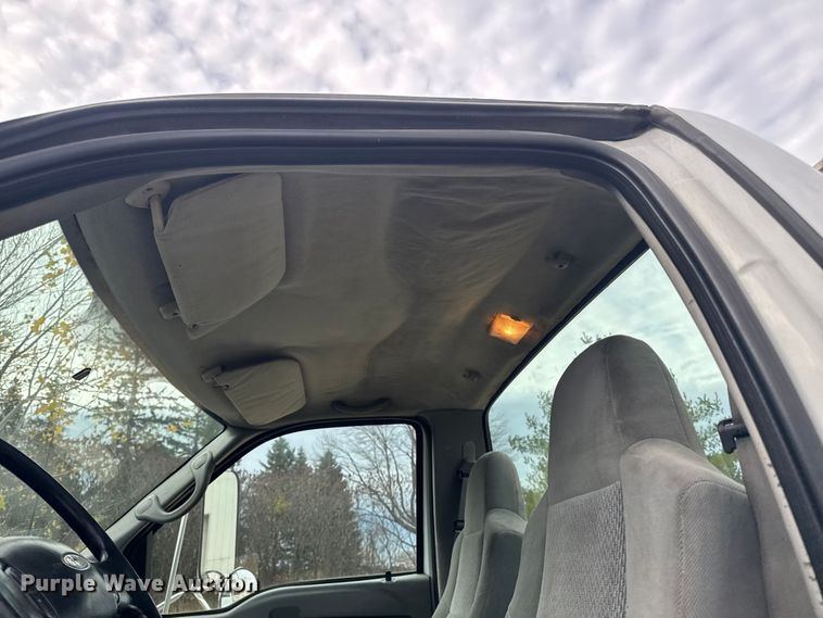 image for item EA2008 2004 Ford F750 crane truck