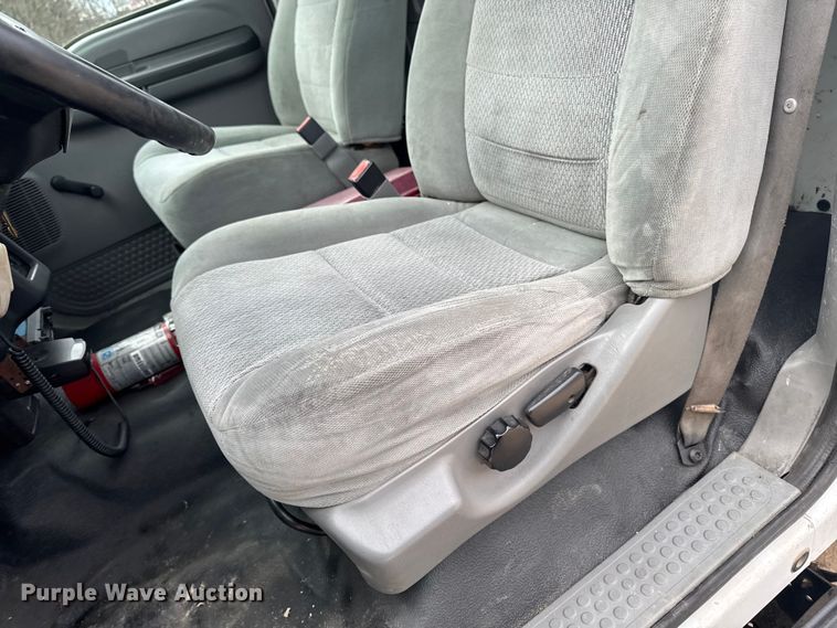 image for item EA2008 2004 Ford F750 crane truck