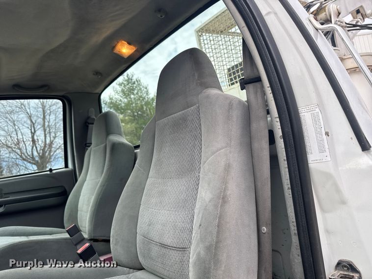 image for item EA2008 2004 Ford F750 crane truck