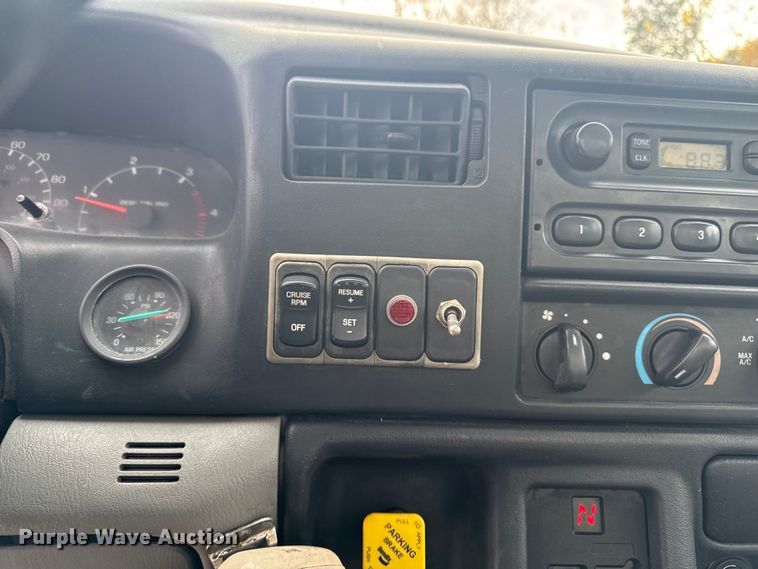 image for item EA2008 2004 Ford F750 crane truck