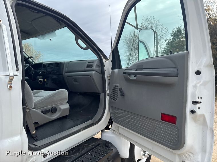 image for item EA2008 2004 Ford F750 crane truck