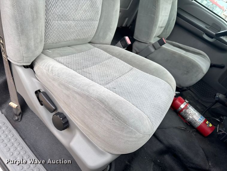 image for item EA2008 2004 Ford F750 crane truck