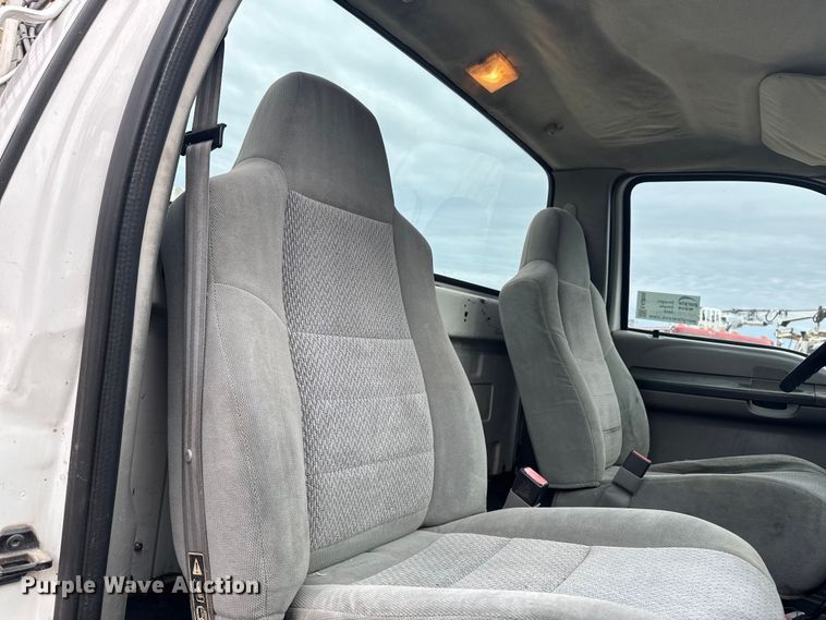 image for item EA2008 2004 Ford F750 crane truck