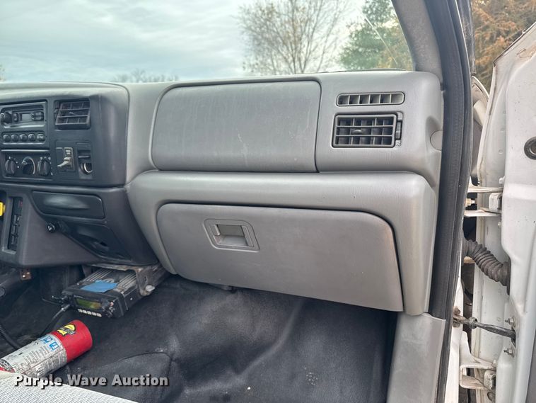 image for item EA2008 2004 Ford F750 crane truck