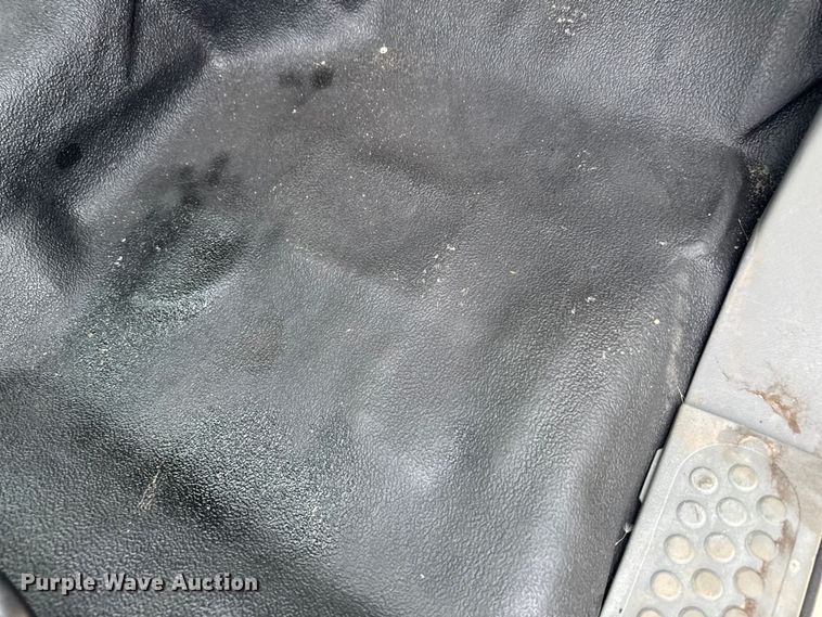 image for item EA2008 2004 Ford F750 crane truck