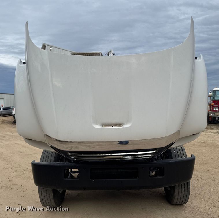 image for item EA2008 2004 Ford F750 crane truck