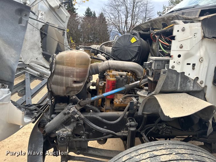 image for item EA2008 2004 Ford F750 crane truck