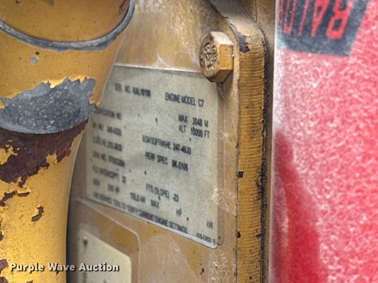 image for item EA2008 2004 Ford F750 crane truck