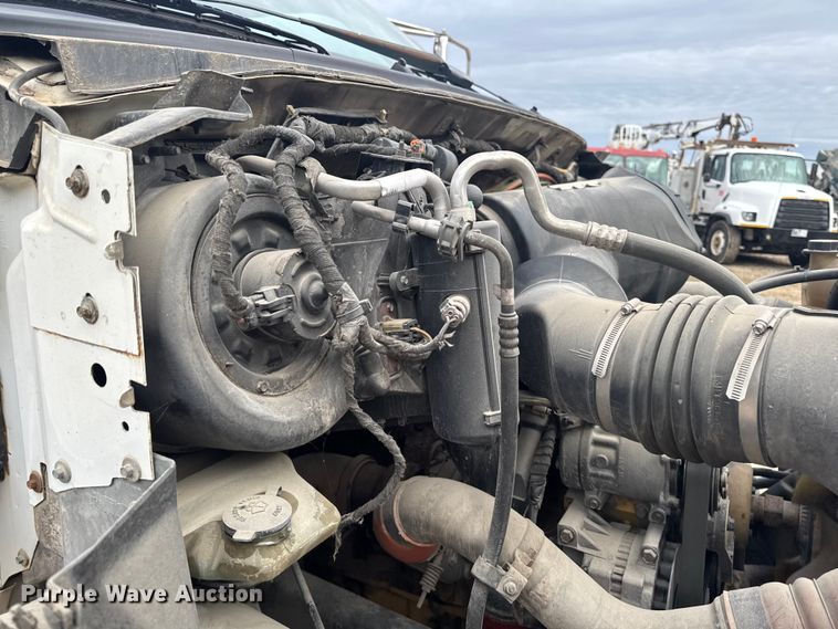 image for item EA2008 2004 Ford F750 crane truck