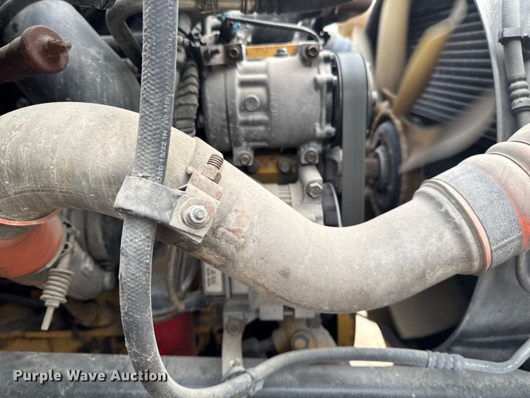 image for item EA2008 2004 Ford F750 crane truck