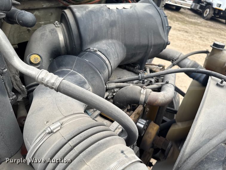 image for item EA2008 2004 Ford F750 crane truck