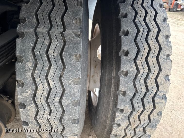 image for item EA2008 2004 Ford F750 crane truck