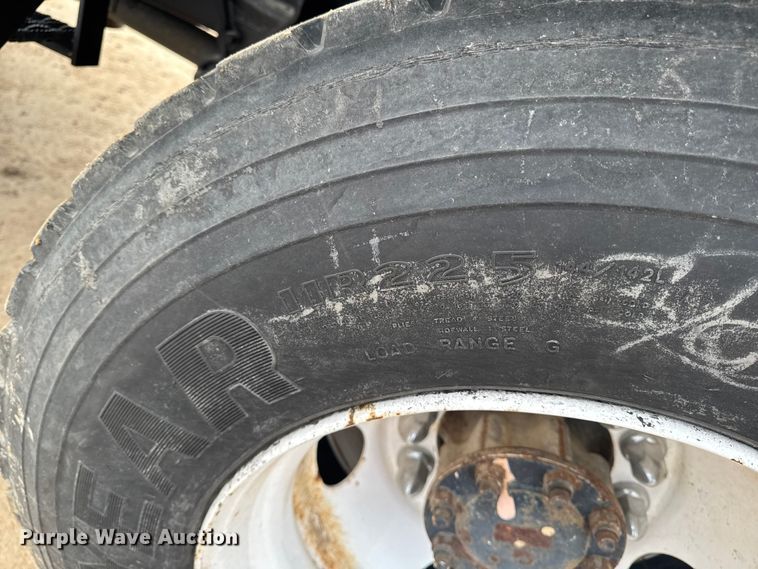 image for item EA2008 2004 Ford F750 crane truck