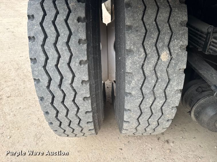 image for item EA2008 2004 Ford F750 crane truck