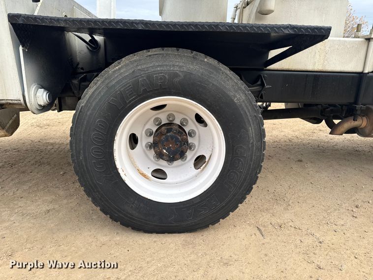 image for item EA2008 2004 Ford F750 crane truck