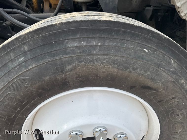 image for item EA2008 2004 Ford F750 crane truck