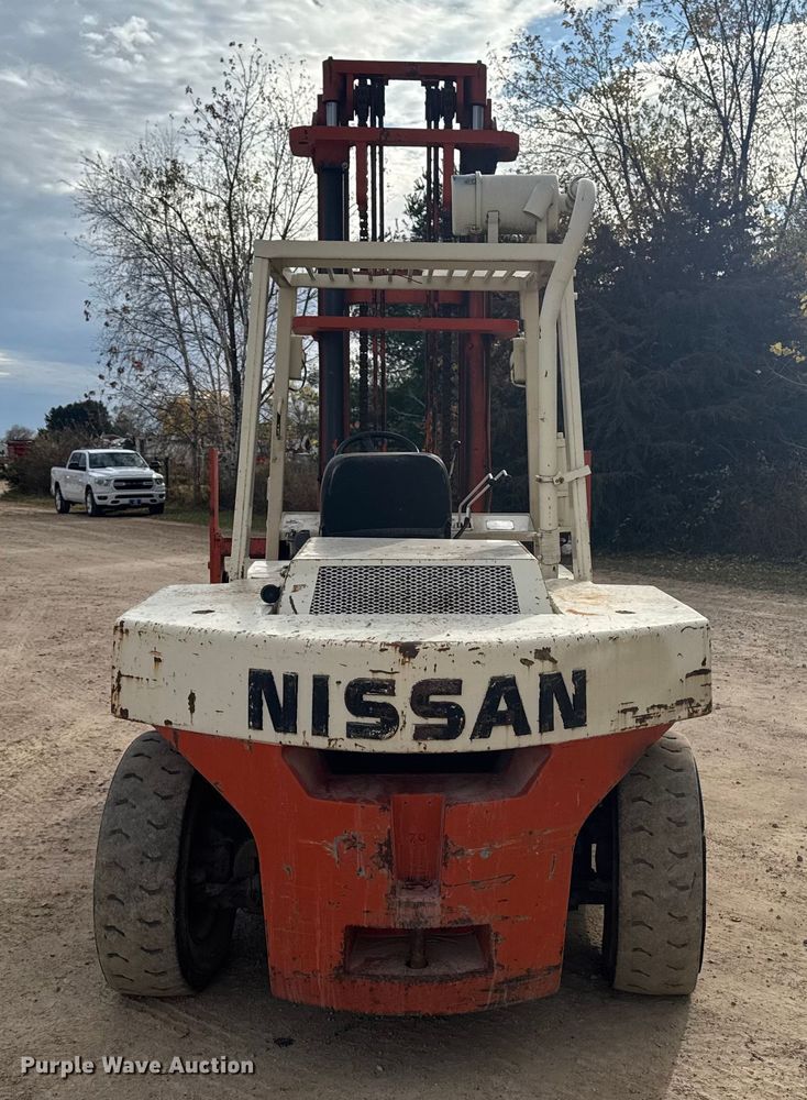 image for item EA2009 Nissan DF05A70V forklift