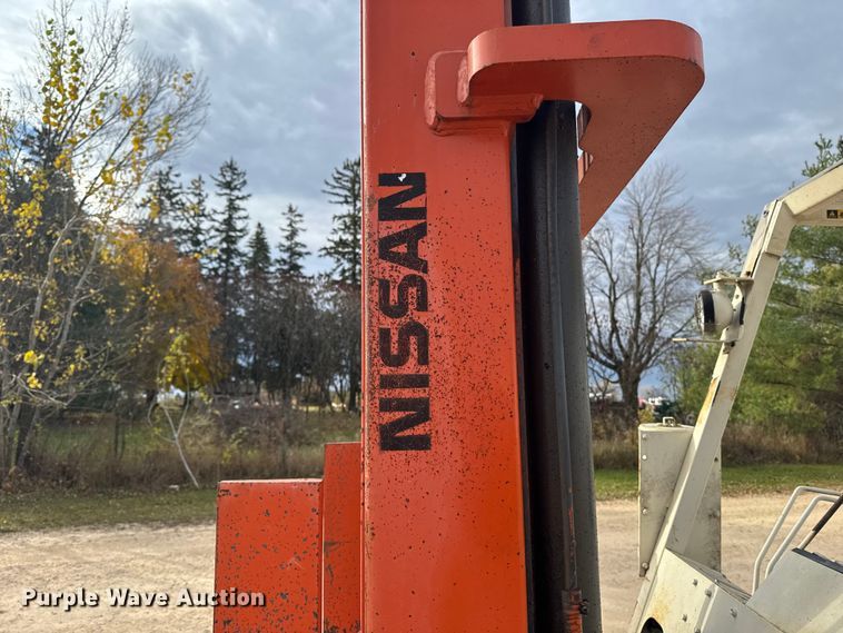 image for item EA2009 Nissan DF05A70V forklift