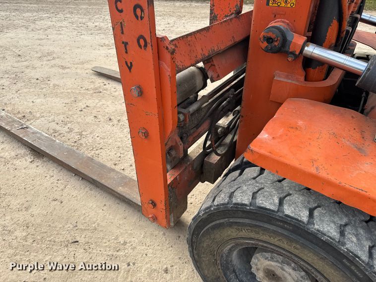 image for item EA2009 Nissan DF05A70V forklift