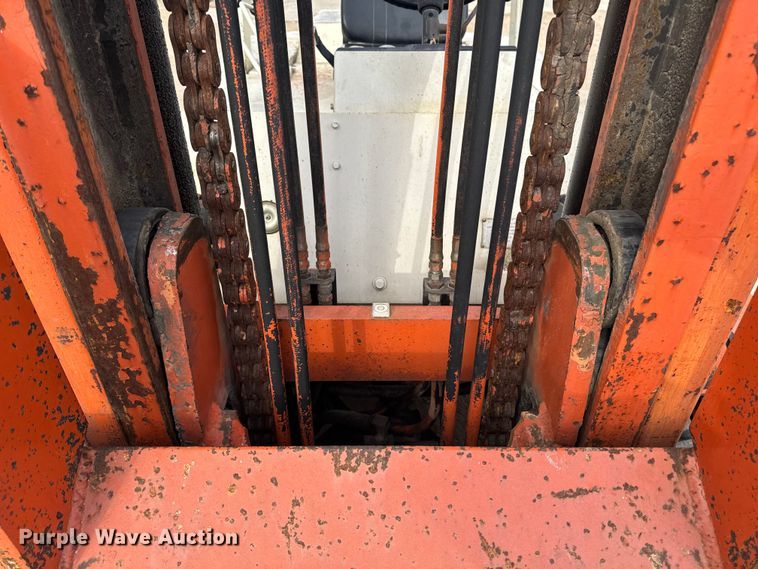 image for item EA2009 Nissan DF05A70V forklift