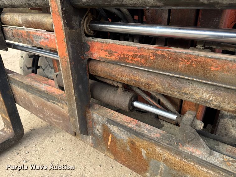 image for item EA2009 Nissan DF05A70V forklift