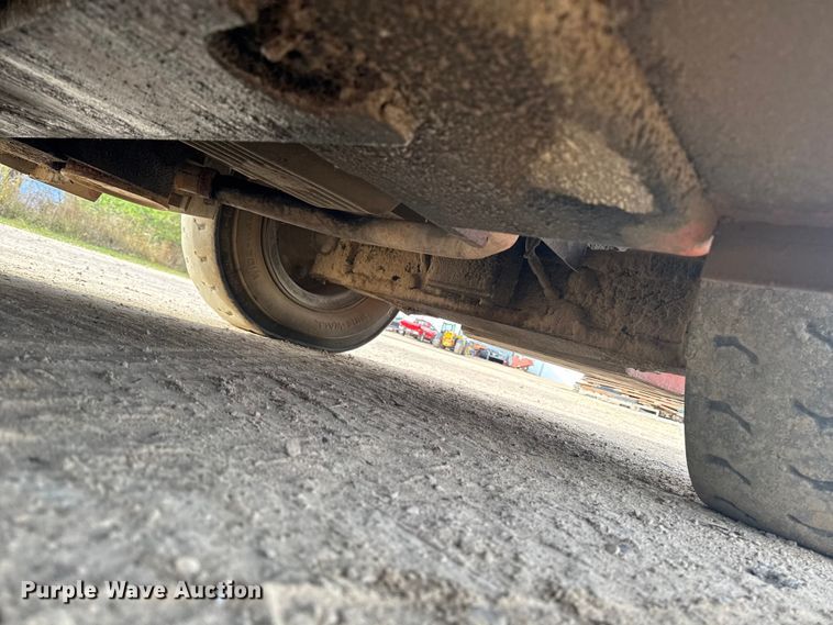 image for item EA2009 Nissan DF05A70V forklift